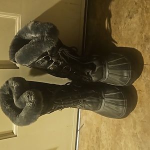Women's size 10 snow boots